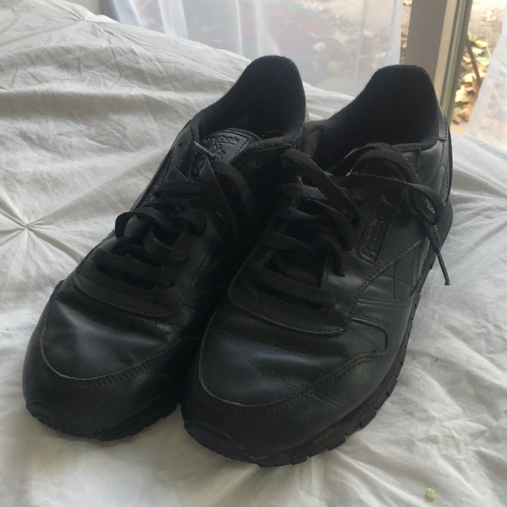 Black reeboks